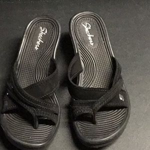 SKECHERS Black Sandals~Size 7~Pre-Owned